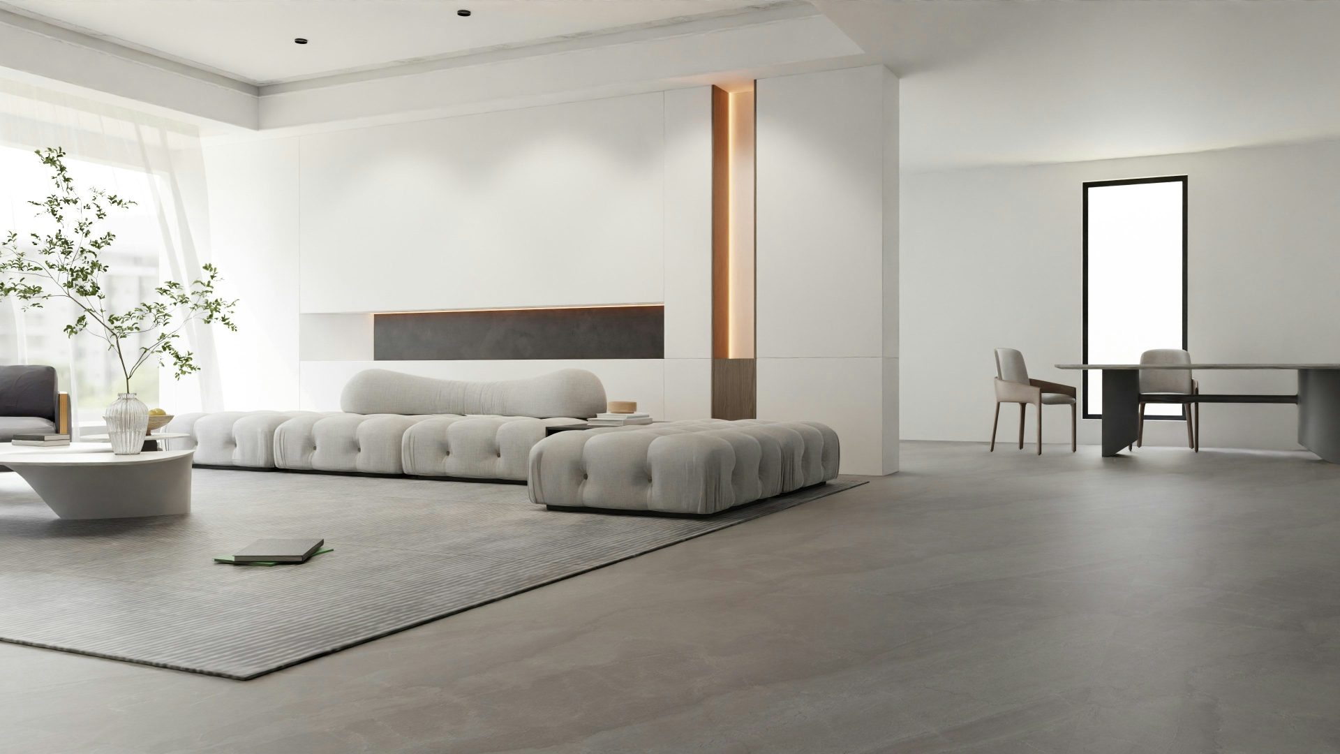 ein Wohnzimmer mit einem Sofa und einem Tisch